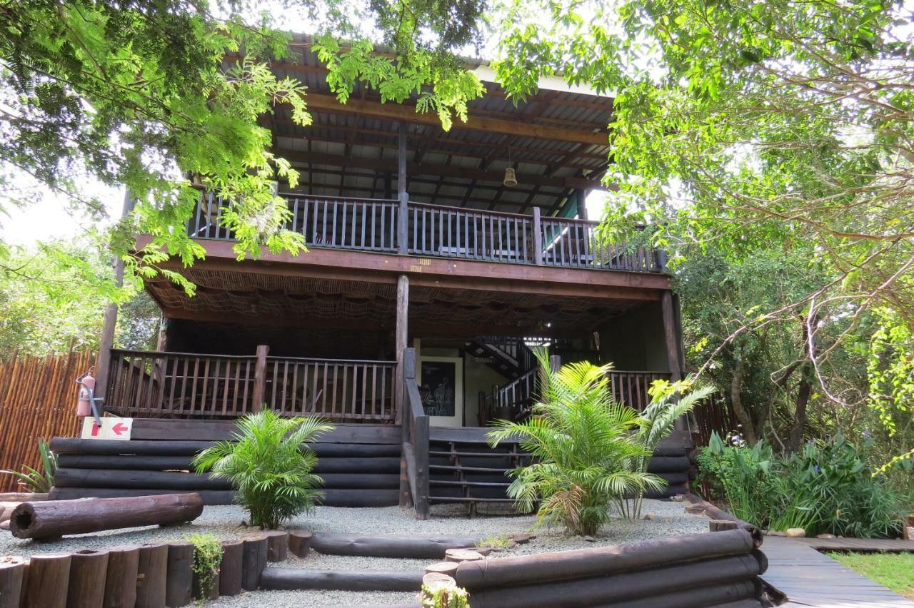 Umkhumbi Lodge Hluhluwe Exteriör bild